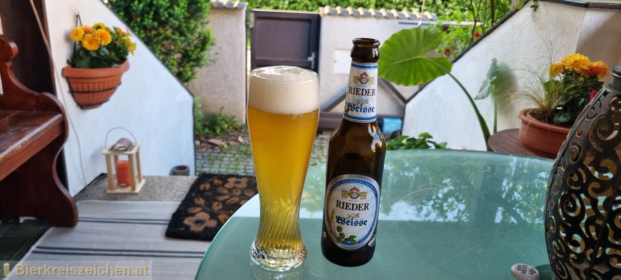 Foto eines Bieres der Marke Rieder Helle Weisse aus der Brauerei Brauerei Ried