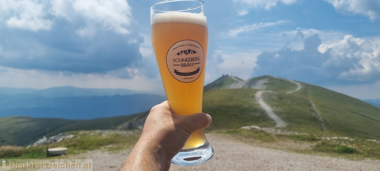 Foto eines Bieres der Marke Schneebergweisse aus der Brauerei Privatbrauerei Schneebergbru