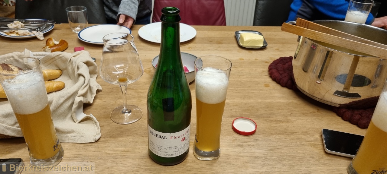 Foto eines Bieres der Marke Bgedal Flower Pils aus der Brauerei Bgedal Brew